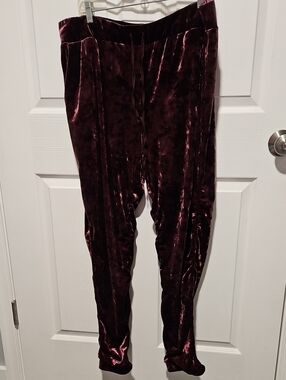 LOGO by Lori Goldstein Crushed Velvet Joggers in Burgundy